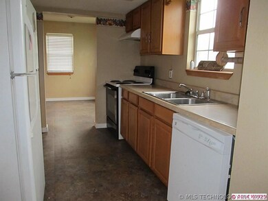 Kitchen w/pantry.