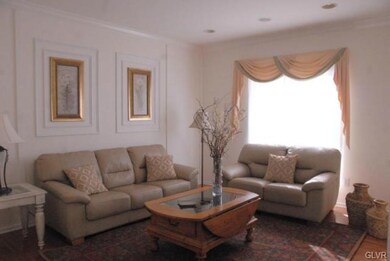 7044 Periwinkle Dr, Macungie, PA 18062 - photo 2