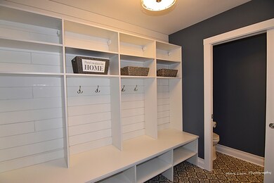 811 W Downer Place, Aurora, IL 60506 - photo 3