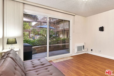 Park Villas unit 160, Los Angeles, CA 90020 - photo 4