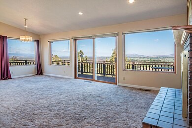 upper living2