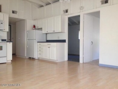 L - 1013 Waterview pre kitchen