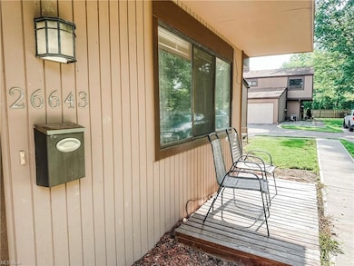 26643 Lake of the Falls Blvd, Olmsted Falls, OH 44138 - photo 3