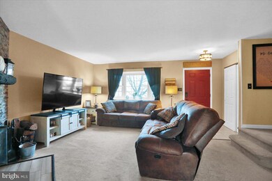 69 Brookside Ct, Boyertown, PA 19512 - photo 3