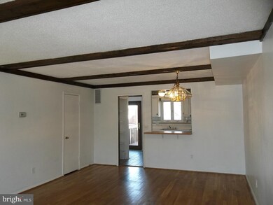 987 Stormont Cir, Halethorpe, MD 21227 - photo 5