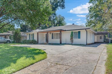 Single story home with a front lawn