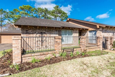 314 W Castle Harbour Dr, Friendswood, TX 77546 - photo 3
