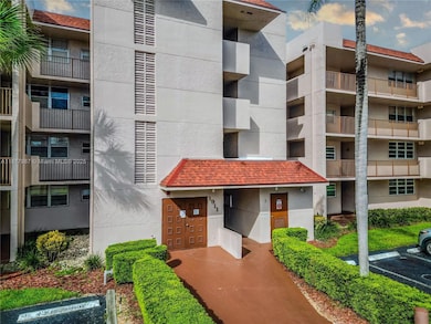 1911 Sabal Palm Dr unit 105, Davie, FL 33324 - photo 2