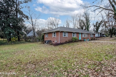 1202 Tapoco Ave, Maryville, TN 37801 - photo 3