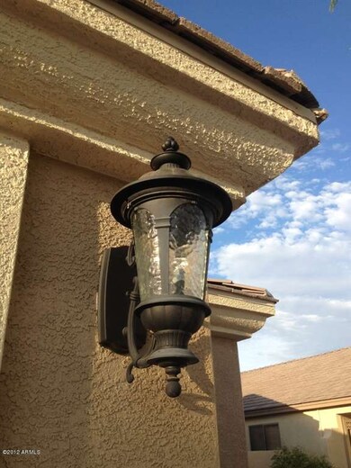 ONLY 1 HOUSE WITH THE LAMP ON THE FRONT