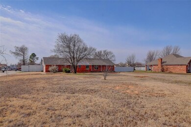 2606 NE 12th St, Moore, OK 73160 - photo 5