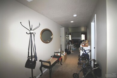 3114 SW Obsidian Ct, Redmond, OR 97756 - photo 2