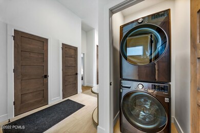 6_Laundry_1800x1200_3815874