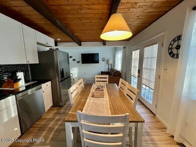 Eat In Kitchen