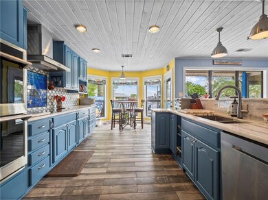 Kitchen with 2 Convection Oven - One with Steam Function