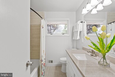 121 Rolling Rd, Gaithersburg, MD 20877 - photo 5