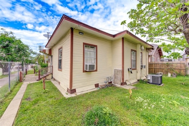 950 Pecore St, Houston, TX 77009 - photo 5