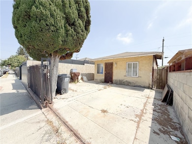 1424 W 152nd St, Compton, CA 90220 - photo 3