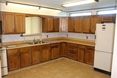 2802 E Waverly Kitchen