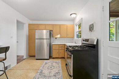 140 Chamberlain Place, Midland Park, NJ 07432 - photo 7