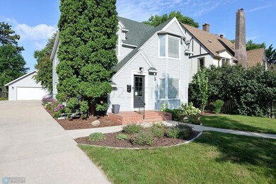 1521 9th St S, Fargo, ND 58103 - photo 2