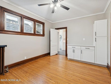 13-905-S-West-St-Windowstill