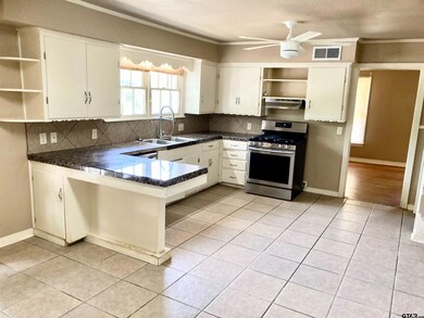 1330 1330 Graham, Tyler, TX 75701 - photo 2