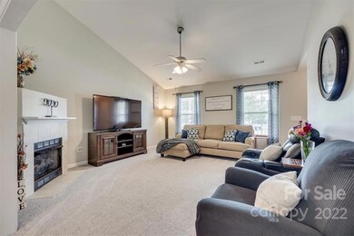 547 Pennyfields Ln, Clover, SC 29710 - photo 6