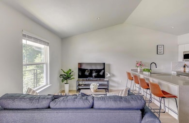 1205 Hollow Creek Dr unit 202, Austin, TX 78704 - photo 4