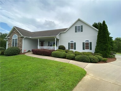 111 Little Loop, Tamassee, SC 29686 - photo 2