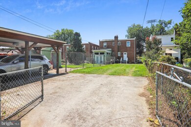 586 Nicholson St NE, Washington, DC 20011 - photo 5