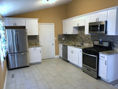 4 Alameda Dr, Carpentersville, IL 60110 - photo 2