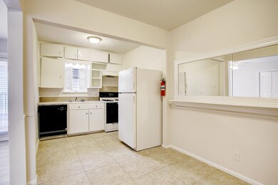 2202 Park St unit 5, Houston, TX 77019 - photo 4
