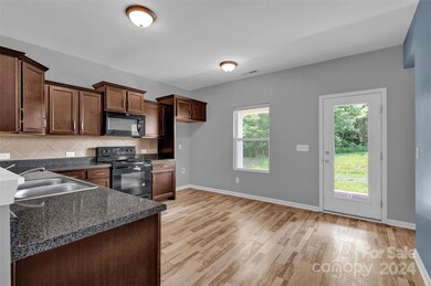 2318 Marthas Ridge Dr, Statesville, NC 28625 - photo 5