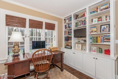 Office-1390107-mls