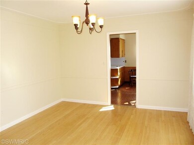 623 Amity St, Lowell, MI 49331 - photo 5