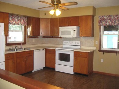 403 E Trowbridge St, Des Moines, IA 50315 - photo 4