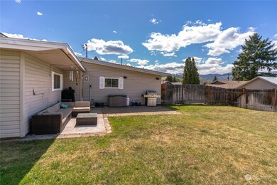 300 13th St NE, East Wenatchee, WA 98802 - photo 3