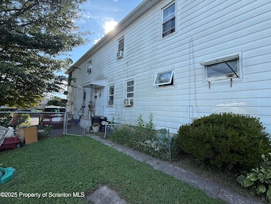 525 Shawnee St, Hanover Township, PA 18706 - photo 2