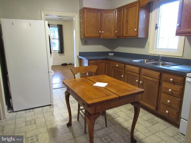 203 W 5th Ave, Ranson, WV 25438 - photo 6