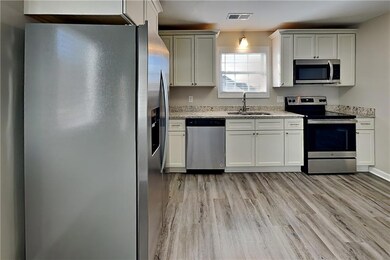 3747 Chesapeake Trace Ln, Flowery Branch, GA 30542 - photo 3