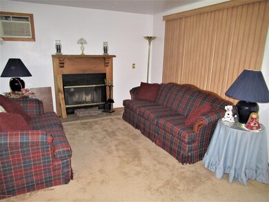 112 Moss Ct, Dingmans Ferry, PA 18328 - photo 5