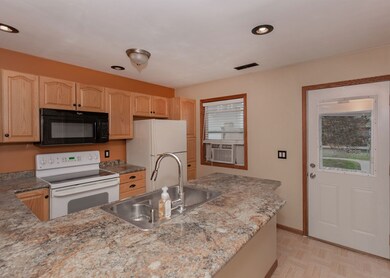 2705 W 67th St, Davenport, IA 52806 - photo 5