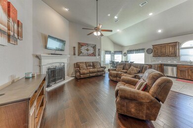 1205 Vaughna Dr, Weatherford, TX 76087 - photo 3