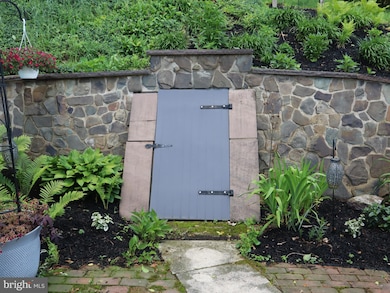 731 W Main St, Leesport, PA 19533 - photo 7