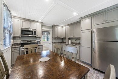 37 Grove St, Fairhaven, MA 02719 - photo 6