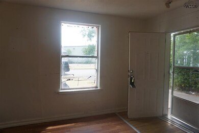 1402 32nd St, Wichita Falls, TX 76302 - photo 2