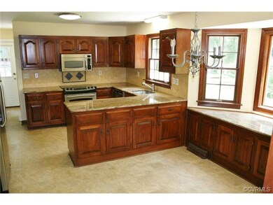 310 Hickory Dr, Manakin Sabot, VA 23103 - photo 3