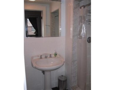 13 Thacher Ct unit 5, Boston, MA 02113 - photo 4
