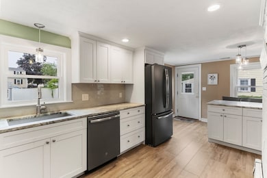 2 Robinson Rd, Woburn, MA 01801 - photo 3